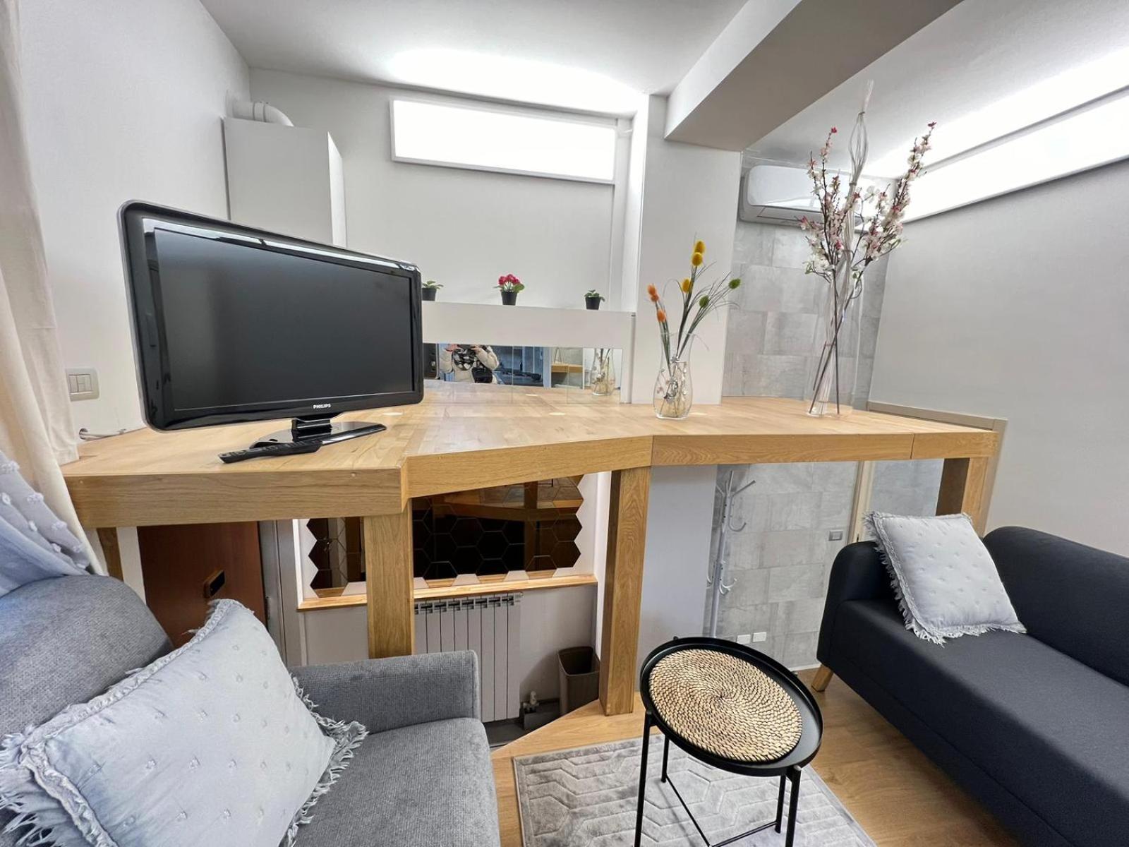 "R&P Apartment", Short Term Stay, Elegant Design, Bisceglie Metro Station, Easy For San Siro And Fiera Milano, Free Parking Buitenkant foto