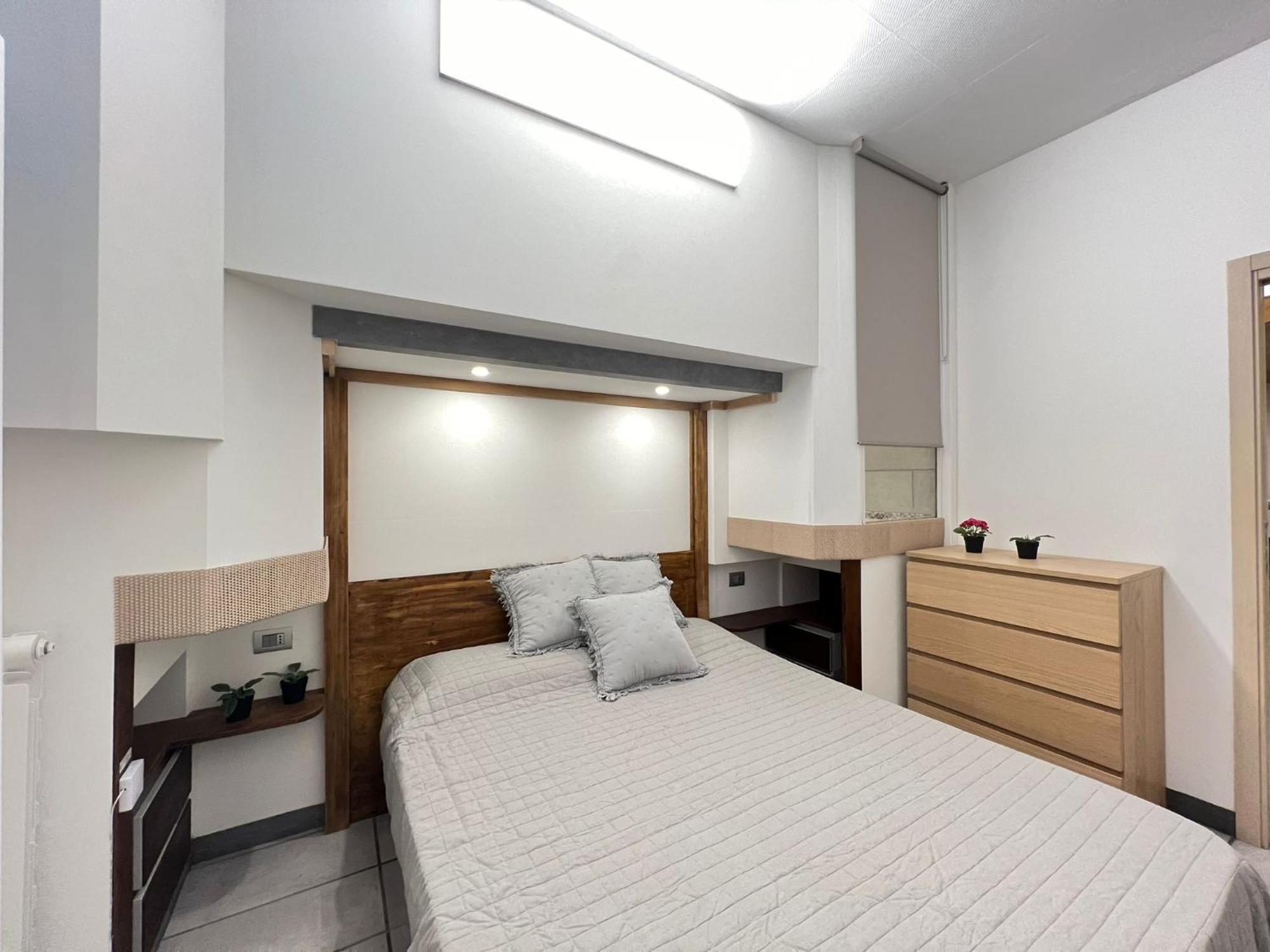 "R&P Apartment", Short Term Stay, Elegant Design, Bisceglie Metro Station, Easy For San Siro And Fiera Milano, Free Parking Buitenkant foto