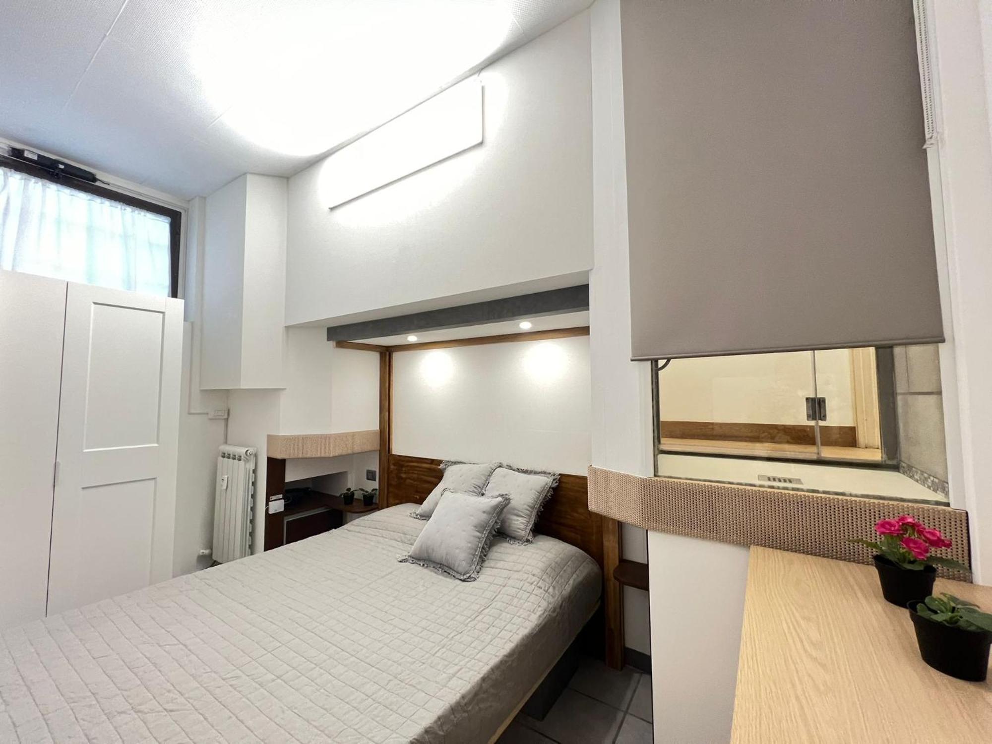 "R&P Apartment", Short Term Stay, Elegant Design, Bisceglie Metro Station, Easy For San Siro And Fiera Milano, Free Parking Buitenkant foto