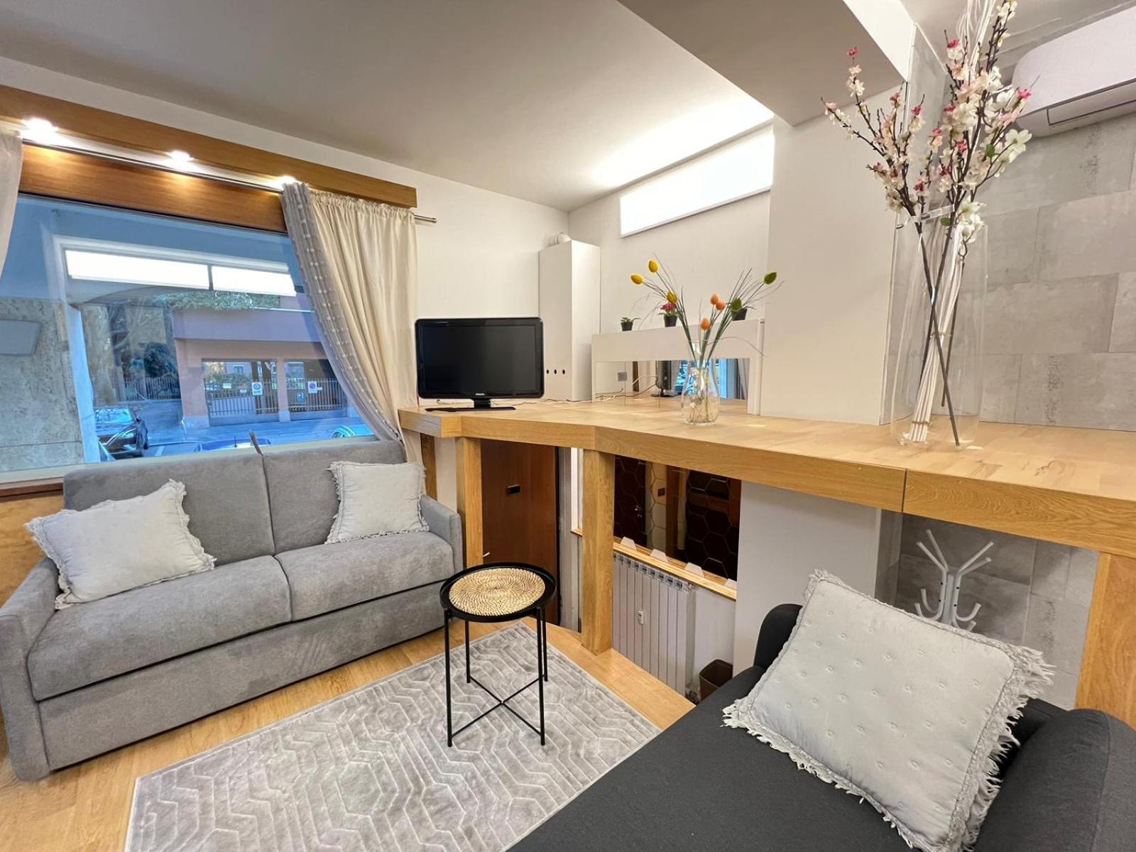 "R&P Apartment", Short Term Stay, Elegant Design, Bisceglie Metro Station, Easy For San Siro And Fiera Milano, Free Parking Buitenkant foto