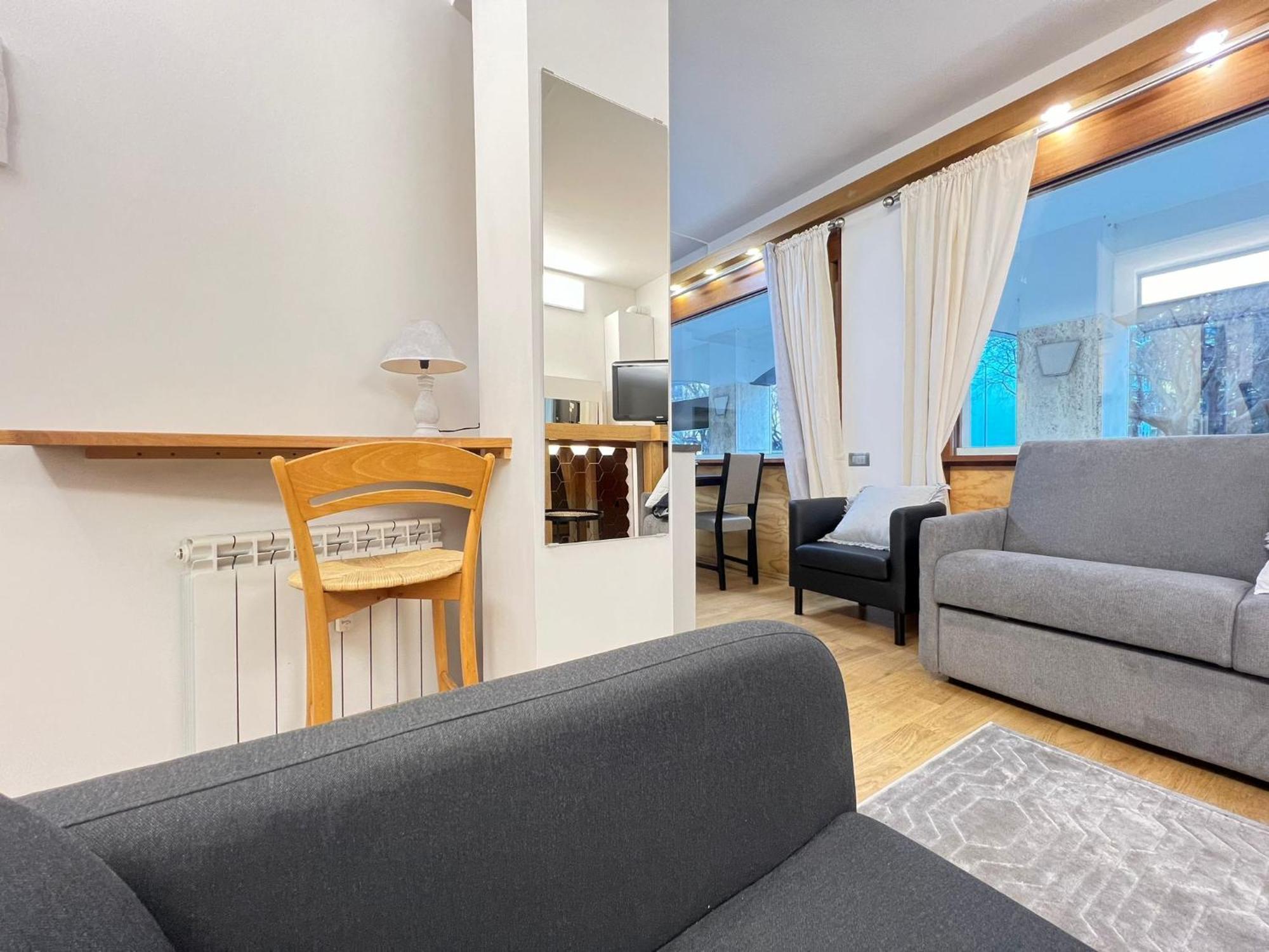 "R&P Apartment", Short Term Stay, Elegant Design, Bisceglie Metro Station, Easy For San Siro And Fiera Milano, Free Parking Buitenkant foto