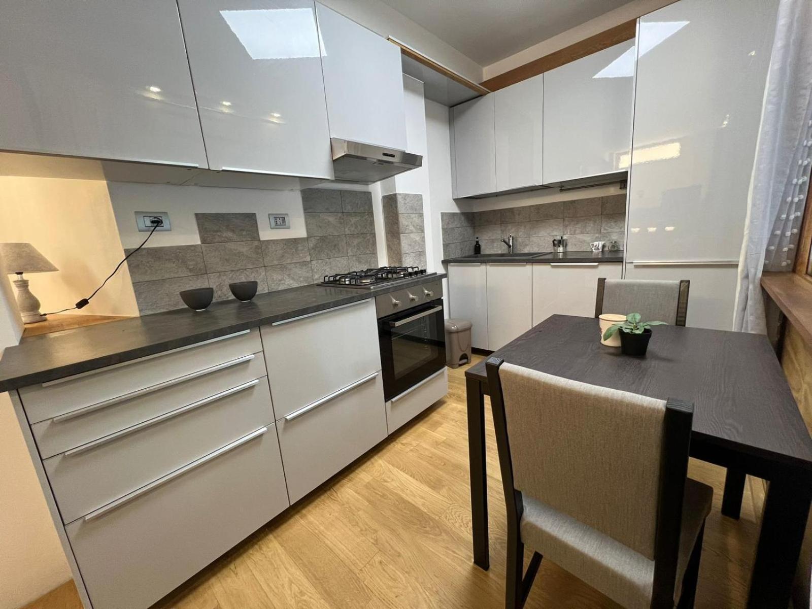 "R&P Apartment", Short Term Stay, Elegant Design, Bisceglie Metro Station, Easy For San Siro And Fiera Milano, Free Parking Buitenkant foto