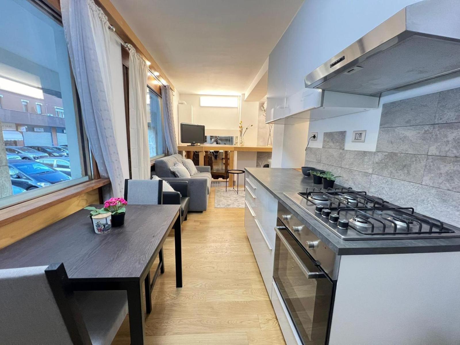 "R&P Apartment", Short Term Stay, Elegant Design, Bisceglie Metro Station, Easy For San Siro And Fiera Milano, Free Parking Buitenkant foto