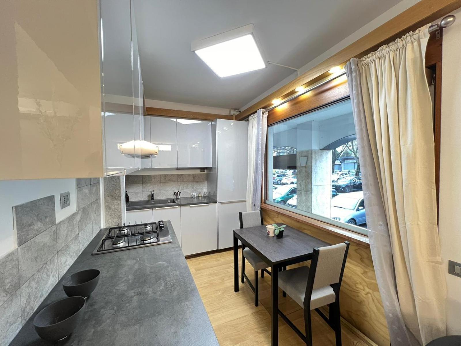 "R&P Apartment", Short Term Stay, Elegant Design, Bisceglie Metro Station, Easy For San Siro And Fiera Milano, Free Parking Buitenkant foto